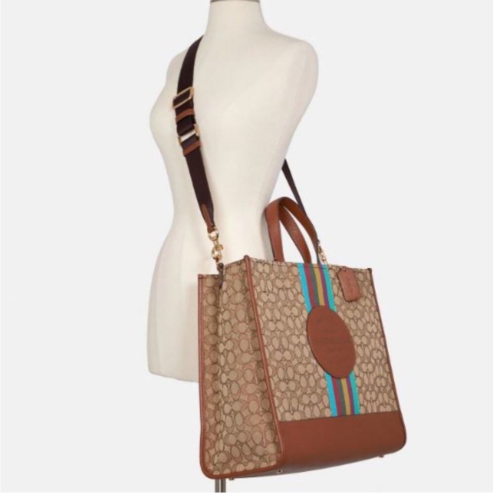 Coach Dempsey Tote Bag 40 In Signature Jacquard With Stripe And Coach Patch - Picture 14 of 15